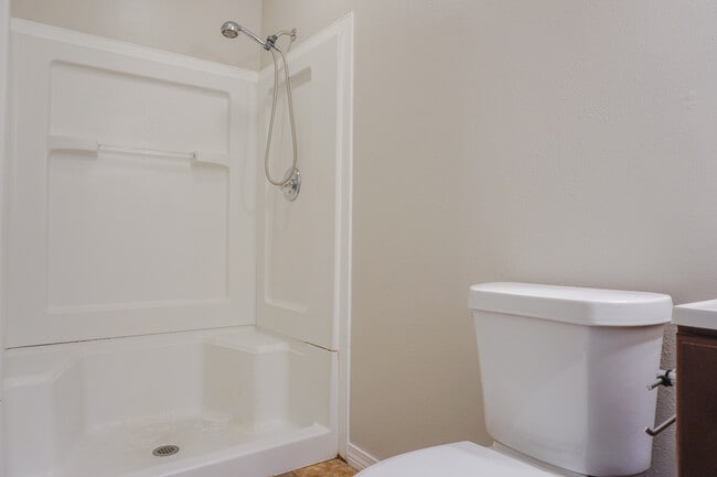 Building Photo - 6115 Willow Ln N