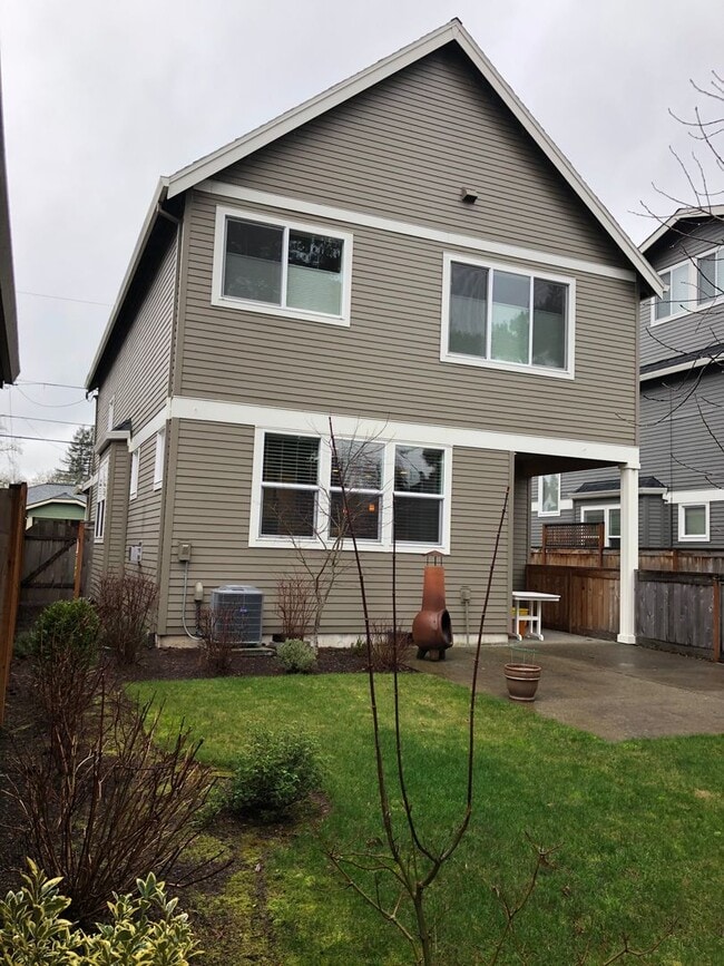 Building Photo - Gorgeous, modern craftsman 3+ bedroom, 3 b...