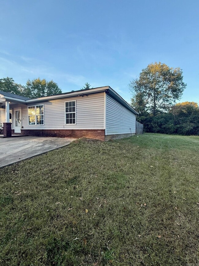 Building Photo - 8900 Eskabar Dr