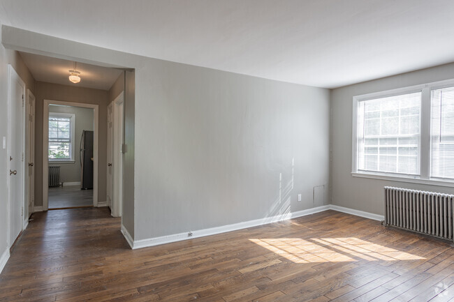 2BD, 1BA - 700SF - Kenwood Crossing