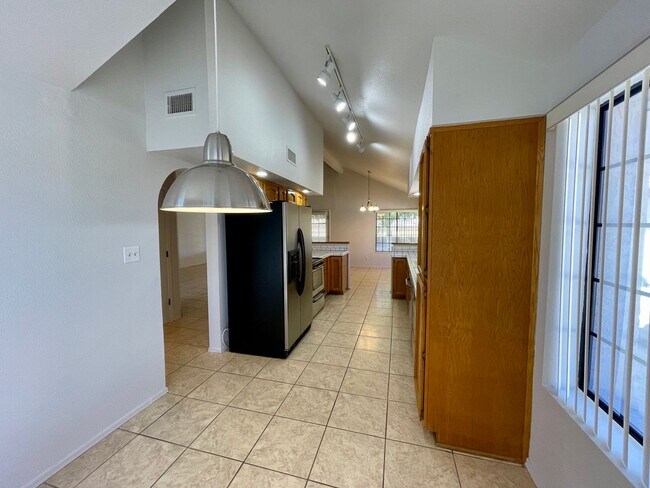 Building Photo - Mesa Del Sol Home