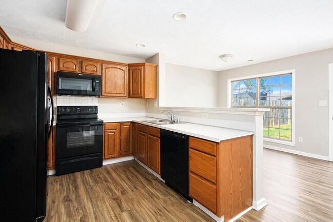 Building Photo - 565 Wellington Gardens Dr