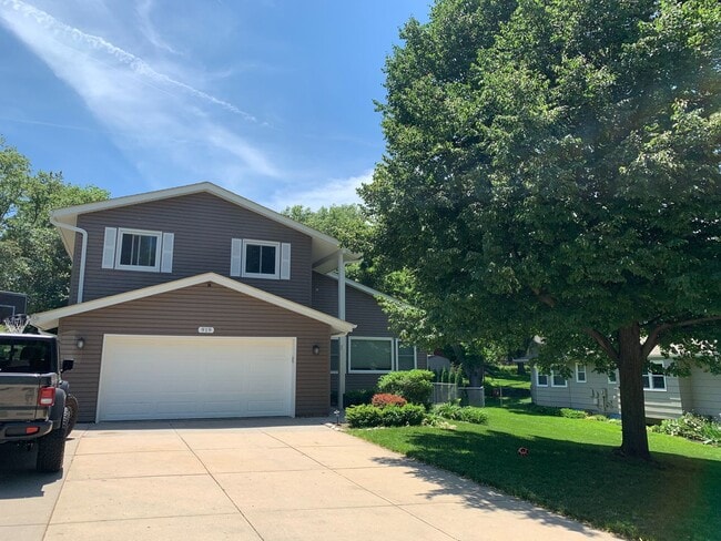 Primary Photo - Home For Rent in Papillion