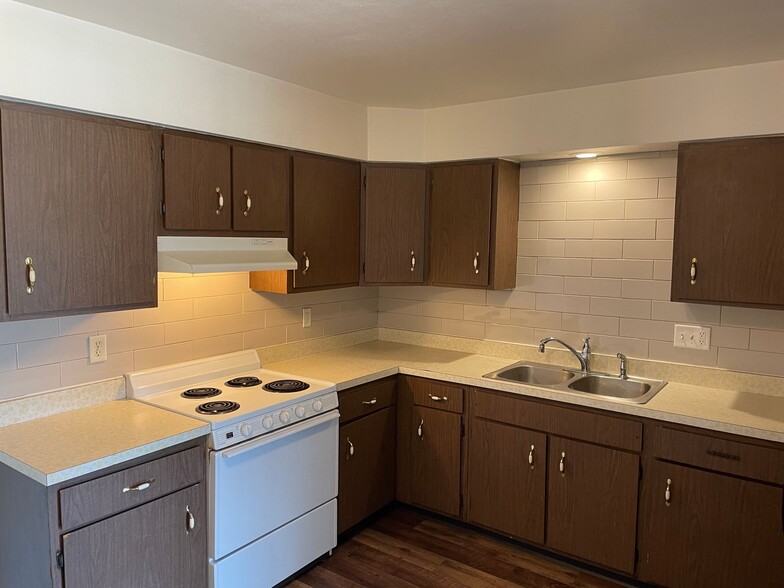 Primary Photo - Immaculate Updated 2 Bedroom with 1 Bath