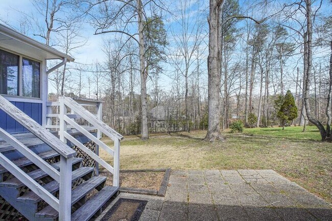 Building Photo - 306 Happy Creek Rd