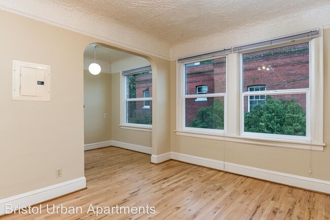 Building Photo - 1424 SW Montgomery St