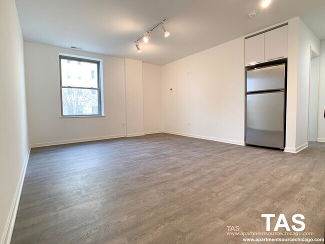 Building Photo - 940 W Winona St