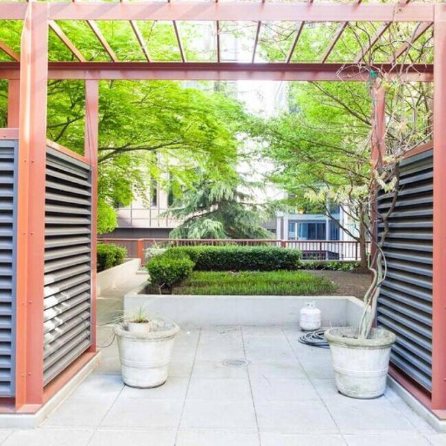 Building Photo - 1 bedroom in Seattle WA 98121