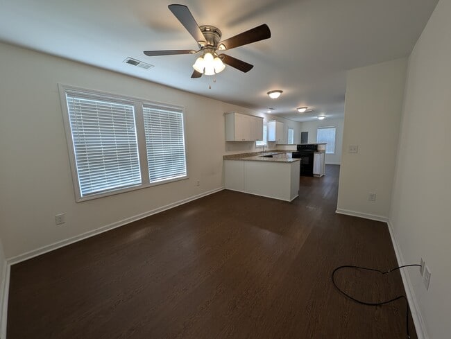 Building Photo - 426 W 4th St