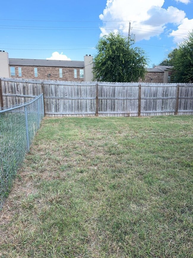 Building Photo - 403 Olaf Dr