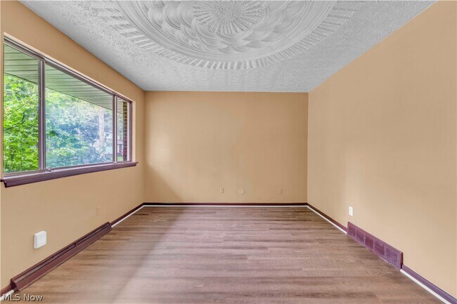 Building Photo - 1143 Santee Ave