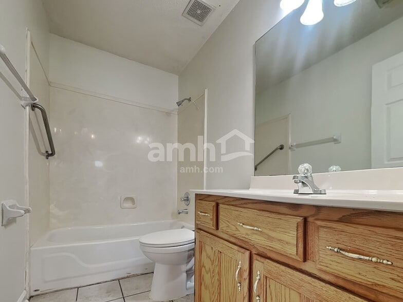 Building Photo - 9270 Chimneyrock Blvd