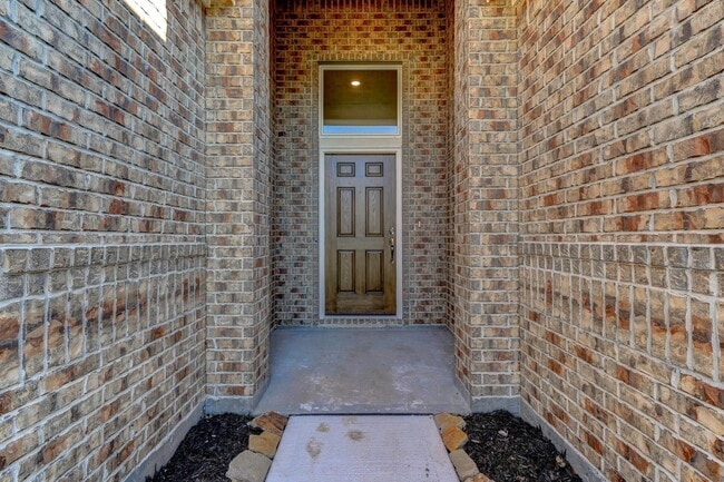 Building Photo - 22635 Strathmore Dr