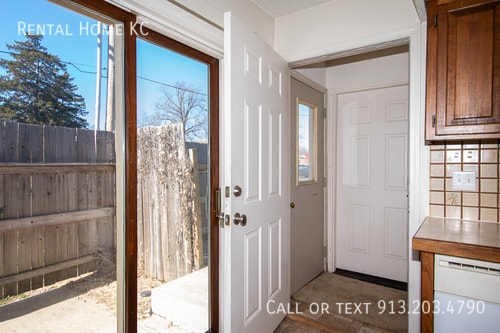 Building Photo - 5908 Brittany-