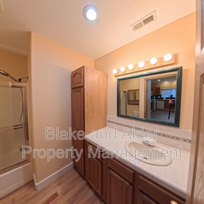 Building Photo - 720 Portland Ave