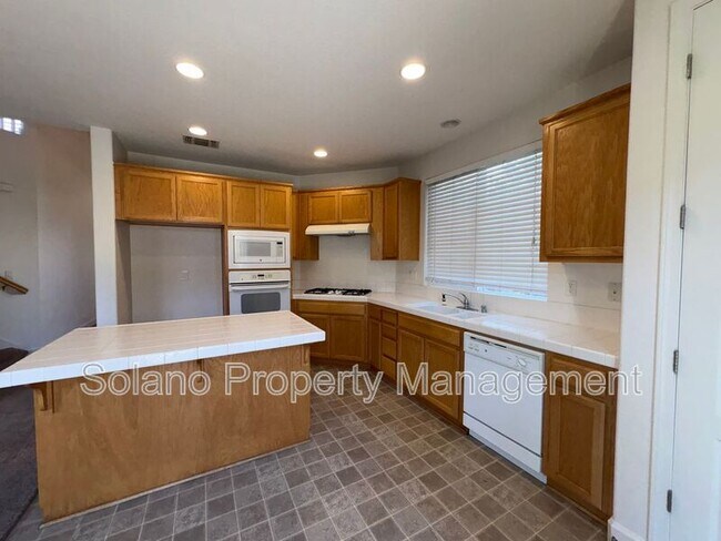 Building Photo - 100 Mt Adams Cir