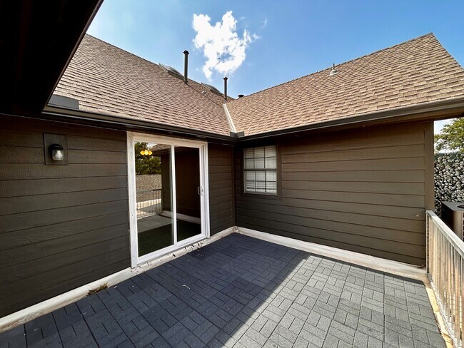 Building Photo - 11902 Shady Trail Ln