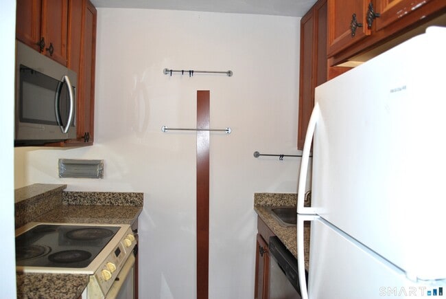 Building Photo - 87 Glenbrook Rd