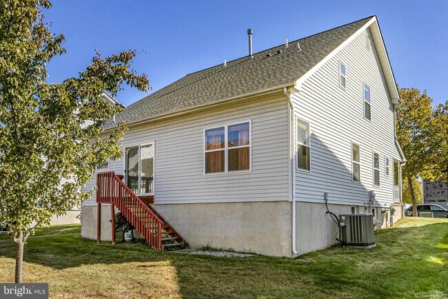 Building Photo - 27 Richards Rd