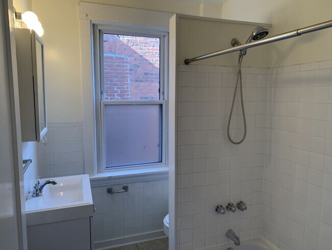 Building Photo - Great property in Morningside!