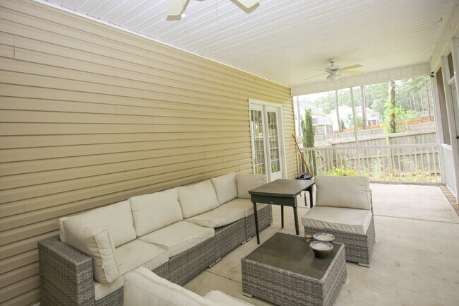 Building Photo - "Large 3-Bedroom plus BONUS Retreat with S...