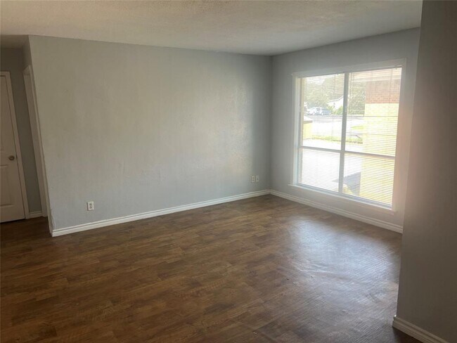 Building Photo - 100 Uhland Rd