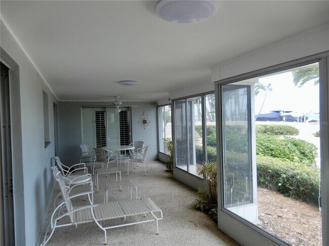 Building Photo - 337 1st St W