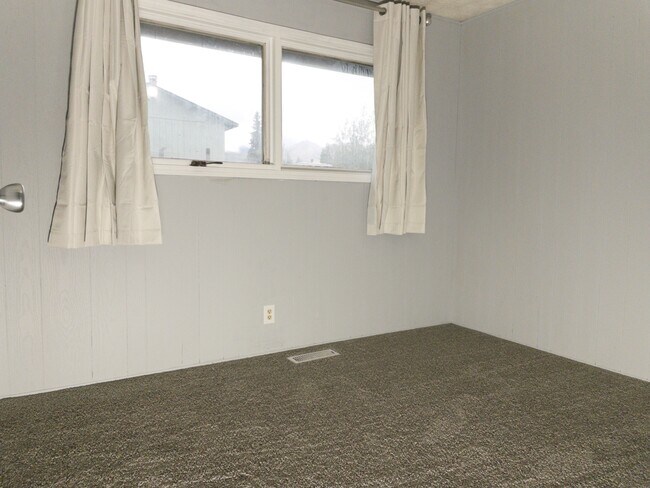 Building Photo - 6613 E 10th Ave