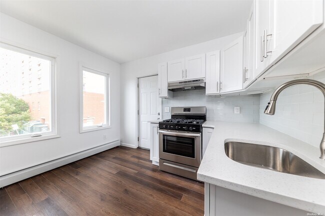 Building Photo - 114 W Chester St