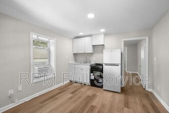 Building Photo - 325 54th Ave N