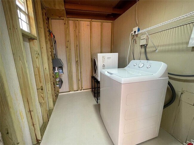 Building Photo - 301 W Lyman Ave