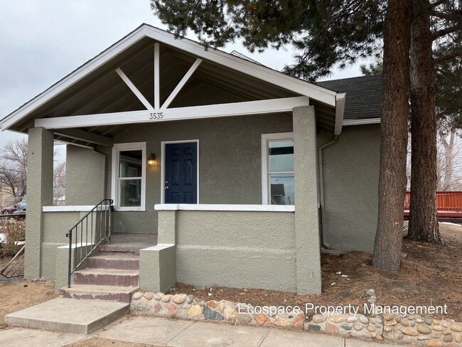 Building Photo - Backside Duplex in Park Hill Available!