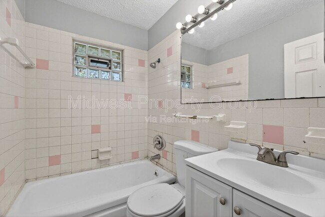 Building Photo - 257 Glen Garry Rd