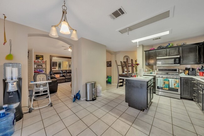 Building Photo - 3 BEDROOM AND 2.5 BATHROOMS PISD SCHOOL DISTRICT