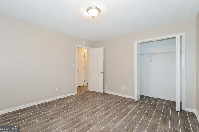 Building Photo - 3355 Luxembourg Cir