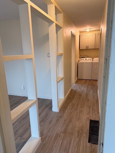 Building Photo - 64 Albany St