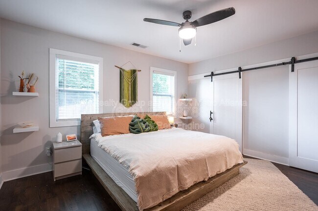 Building Photo - 1016 Coleman St SW