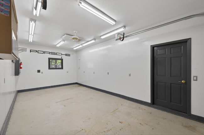 Building Photo - 11209 Oregon Ave N