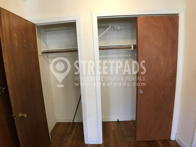 Building Photo - bedroom in Boston MA 02134