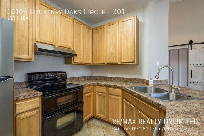 Building Photo - 10105 Courtney Oaks Cir