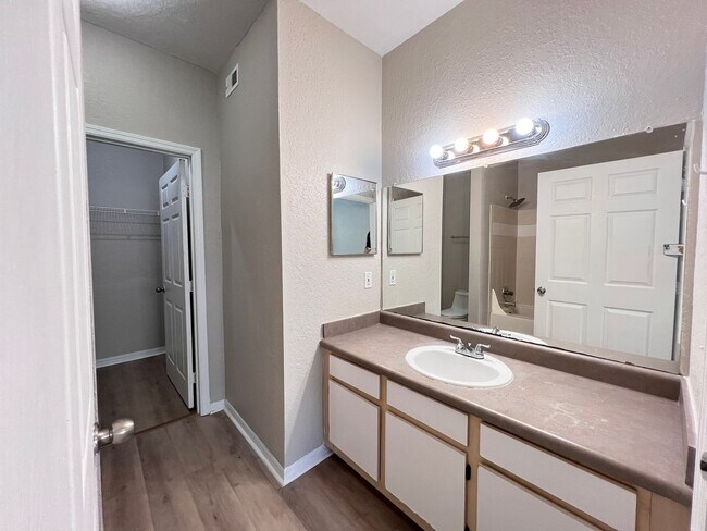 Building Photo - Gorgeous apartment for rent!