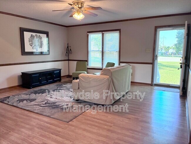 Building Photo - 49 Bay Springs Ct