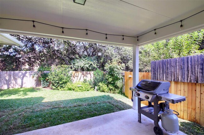 Building Photo - 1519 Hawk Dr