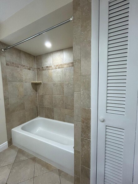 Building Photo - 4108 SE 8th Ave