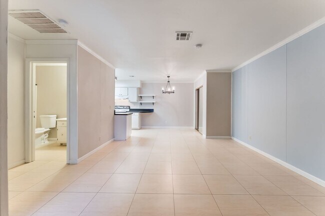Building Photo - Two-bedroom, one bath single story townhou...