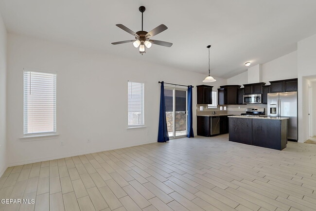 Building Photo - 533 Paseo Modesto Dr