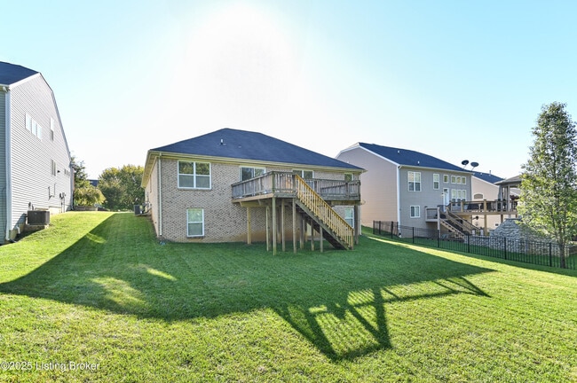 Building Photo - 220 Rockcrest Way