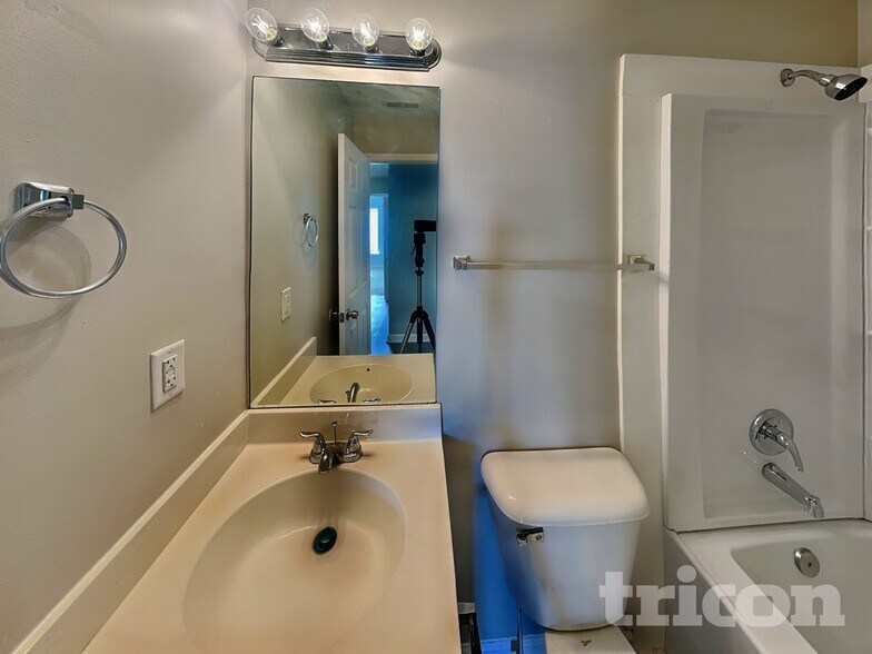 Building Photo - 5524 Somervale Ct