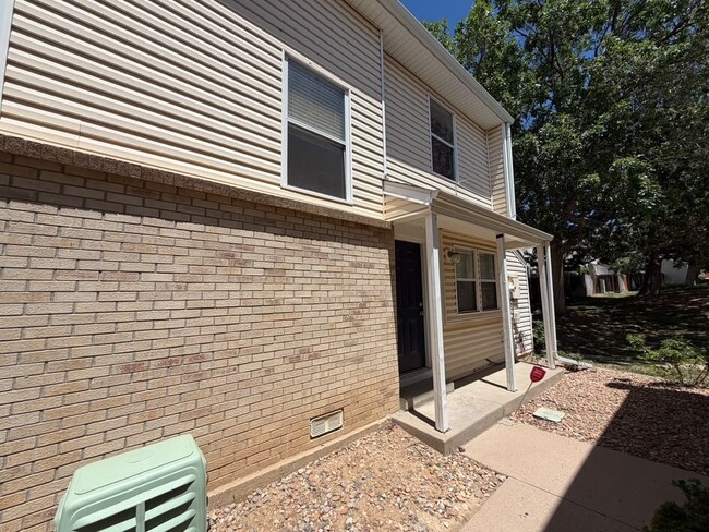 Building Photo - 964 S Pitkin Ct