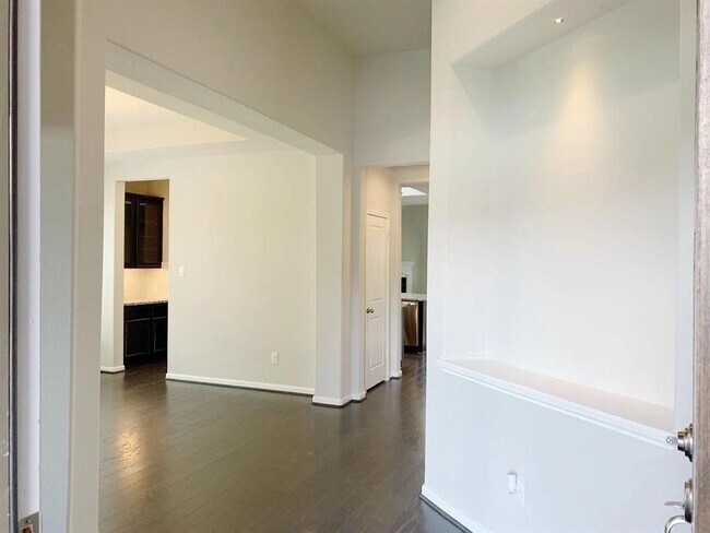 Building Photo - 29026 Endeavor River Rd